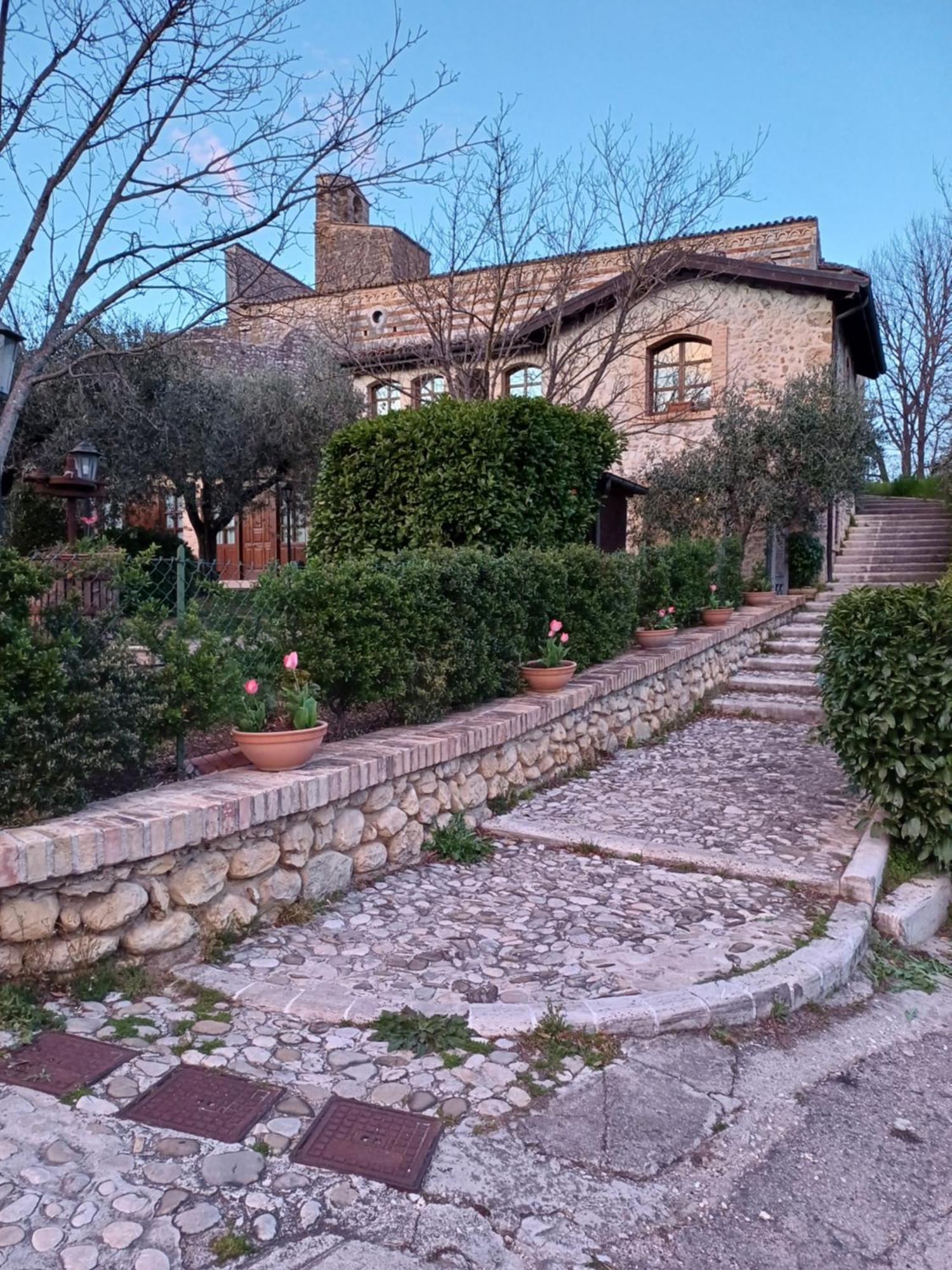 Agriturismo San Giovanni Ad Insulam Isola del Gran Sasso dʼItalia エクステリア 写真