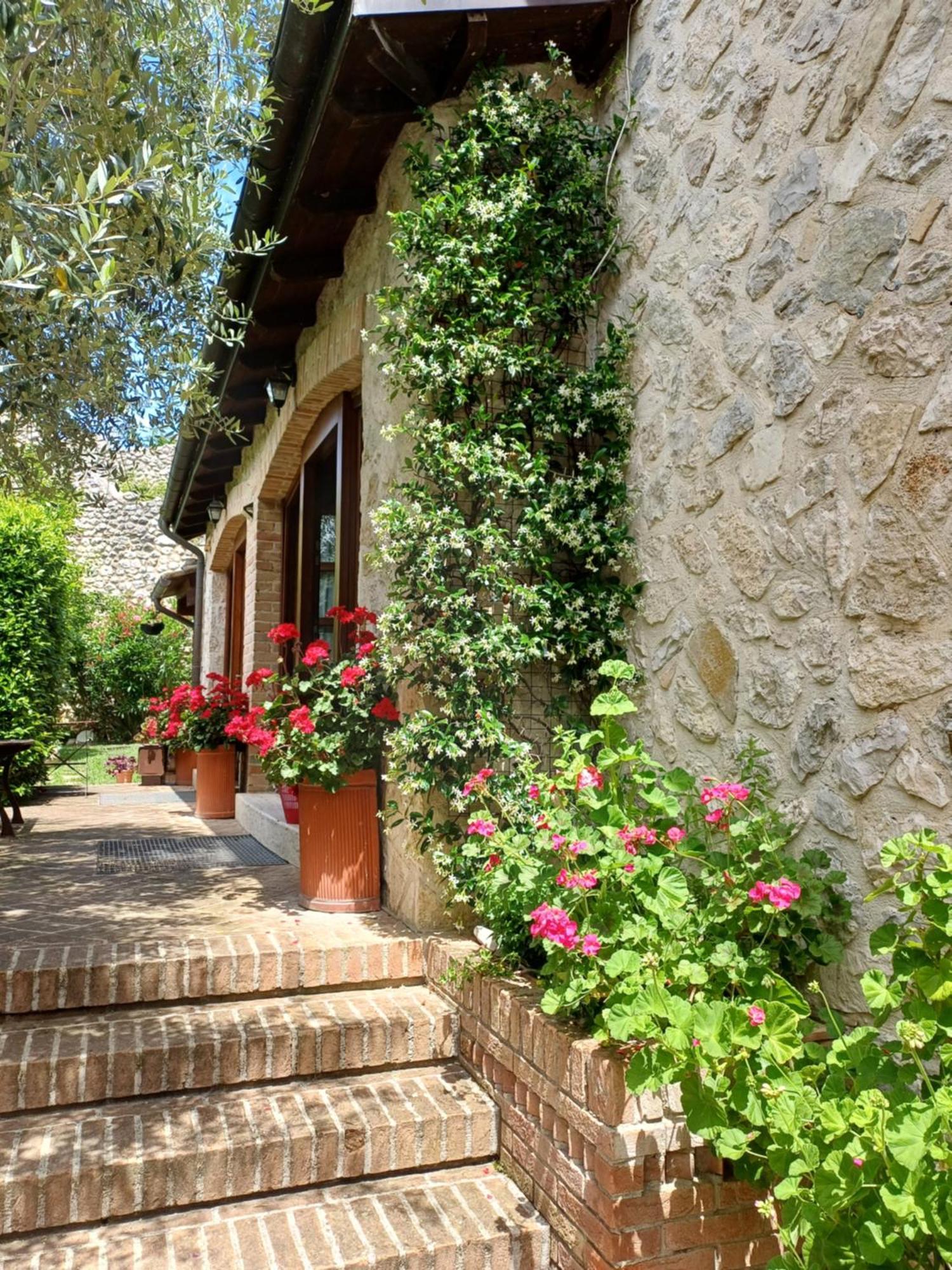 Agriturismo San Giovanni Ad Insulam Isola del Gran Sasso dʼItalia エクステリア 写真