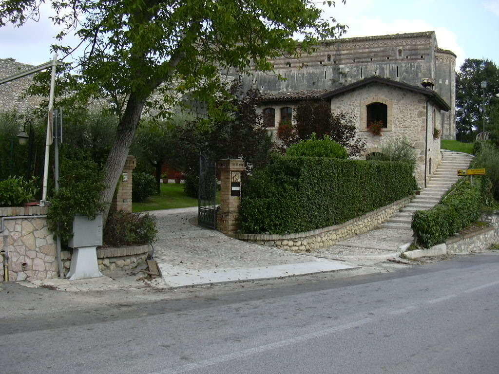 Agriturismo San Giovanni Ad Insulam Isola del Gran Sasso dʼItalia エクステリア 写真